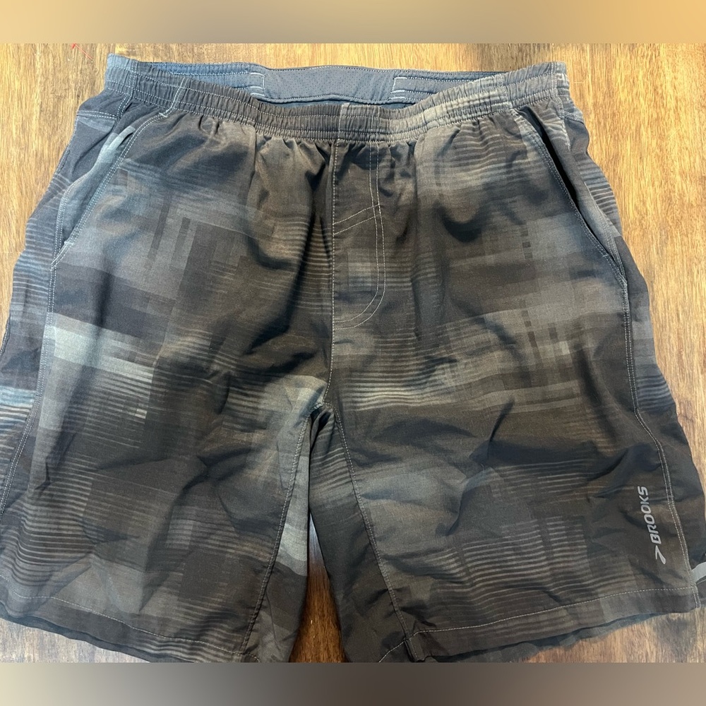 Brooks Black Patterned Men's Athletic Shorts